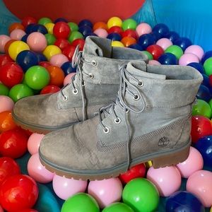 Gently used women’s Timberland Jayne waterproof Fold-down boot Beige Gray Nubuck